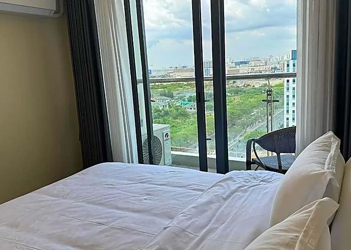 L Condotel Near Okada Casino Pitx Moa With Pool Manilla